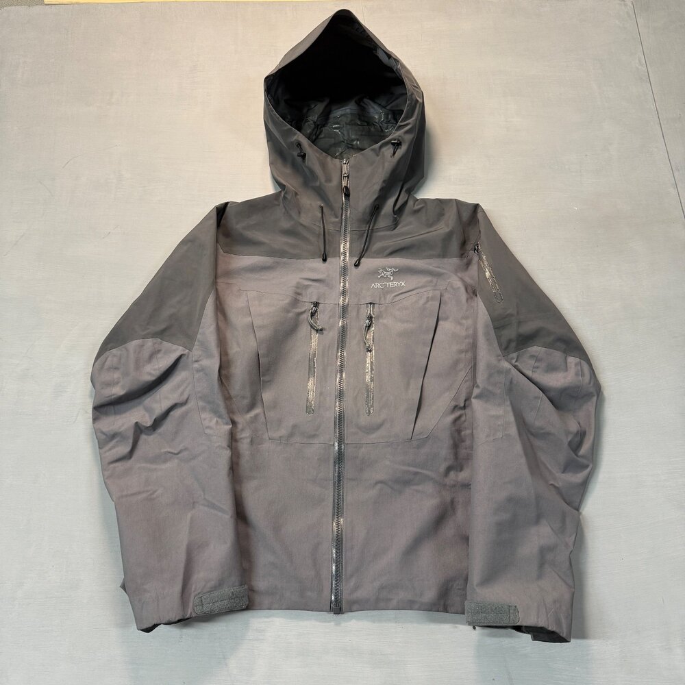 Arc'teryx Women's Alpha SV hard shell jacket Y2K Grey Size M